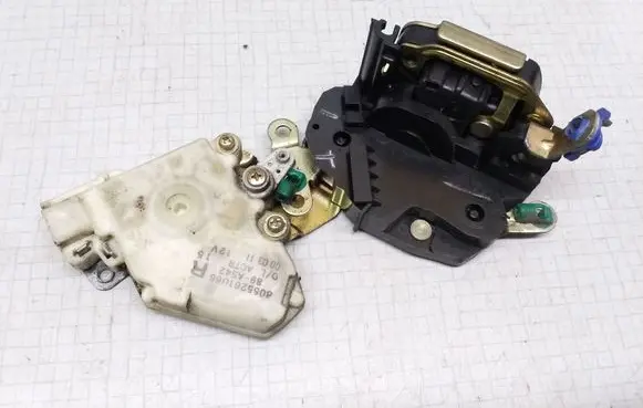 Nissan Almera N16 Front door lock 8055261U66