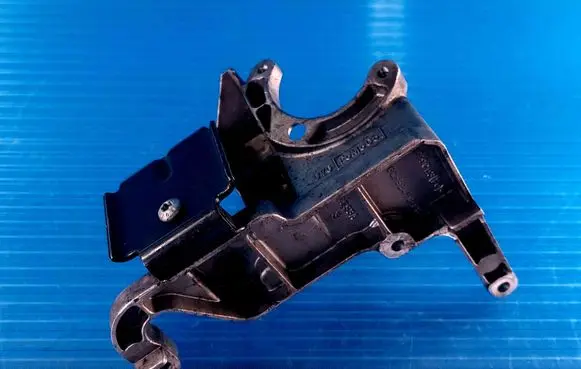 Ford Focus Engine mounting bracket AV6Q9B470BB