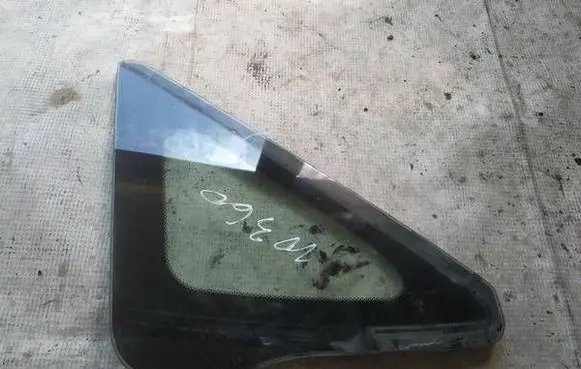 Honda FR-V Front triangle window/glass as2