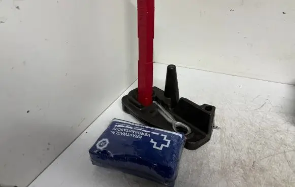BMW 1 F20 F21 First aid kit 