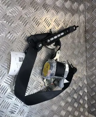 Subaru Legacy Front seatbelt 7S1610