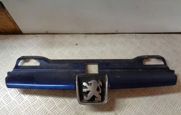 Peugeot 406 Front bumper upper radiator grill 96162584