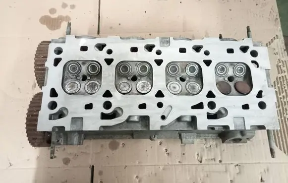 Ford Escort Engine head 988M6090CF