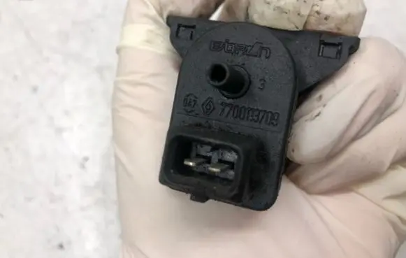 Renault Megane II Vacuum valve 7700113709