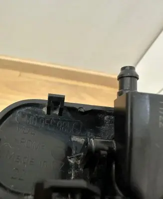 Volkswagen PASSAT B8 Windshield washer spray nozzle 5M0955985C