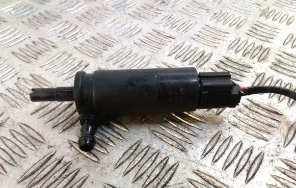 BMW 3 E90 E91 Headlight washer pump 6973097