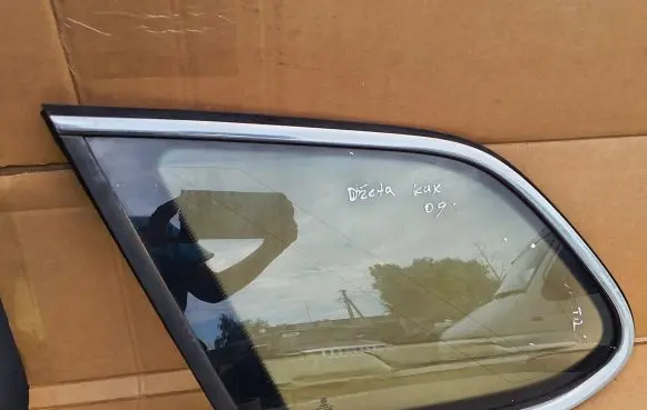 Volkswagen Golf VI Rear side window 1K9845297B 43R004584
