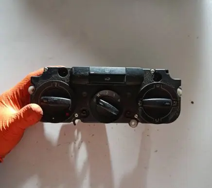 Volkswagen Golf V Climate control unit 53701CF