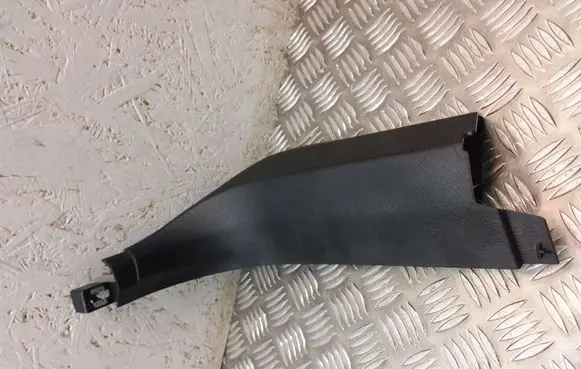 Foot area side trim