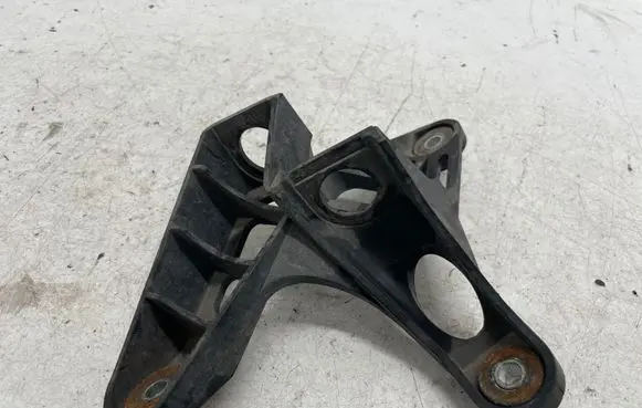 Volkswagen PASSAT B7 Gear shift cable bracket 1K0711789G