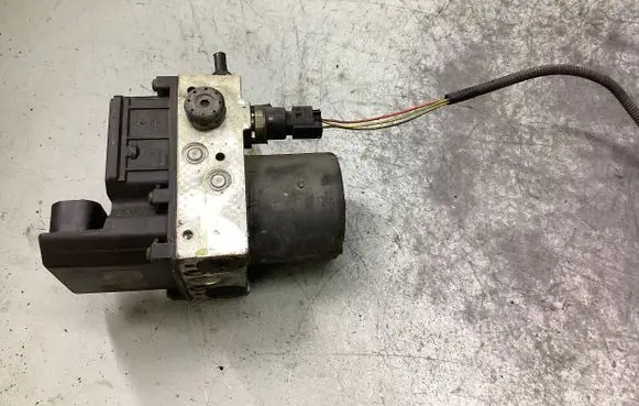 Volkswagen PASSAT B5.5 ABS Pump ESP0124C H17S0028 0265950055