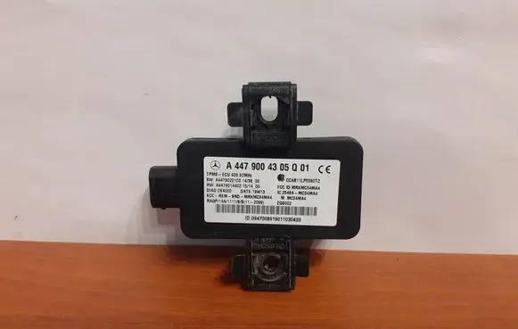 Mercedes-Benz Vito Viano W447 Tire pressure sensor 8821 A4479004305