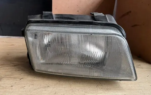 Audi A4 S4 B5 8D Headlight/headlamp 8D0941004A 8D0941030