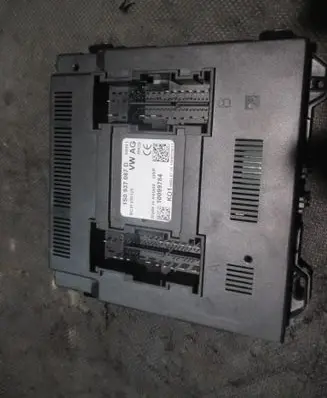 Volkswagen Up Central body control module 1S0937087D 10099784 S0561