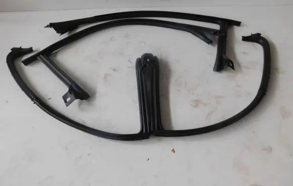 Volkswagen PASSAT CC Front door rubber seal 