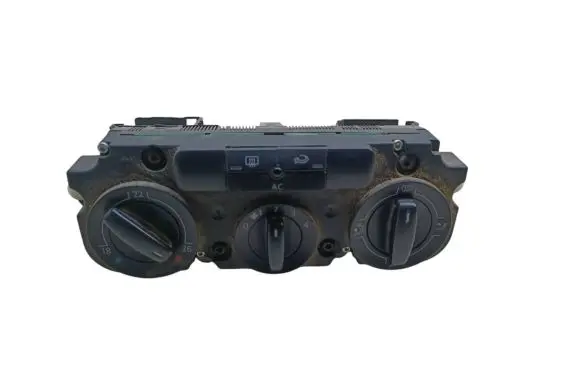 Volkswagen Touran I Climate control unit