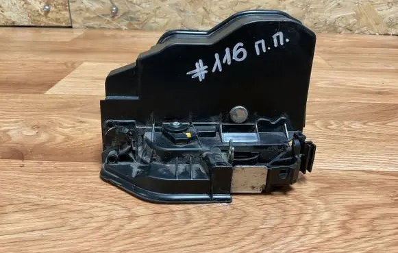 BMW 5 E60 E61 Front door lock 7202146 A053702