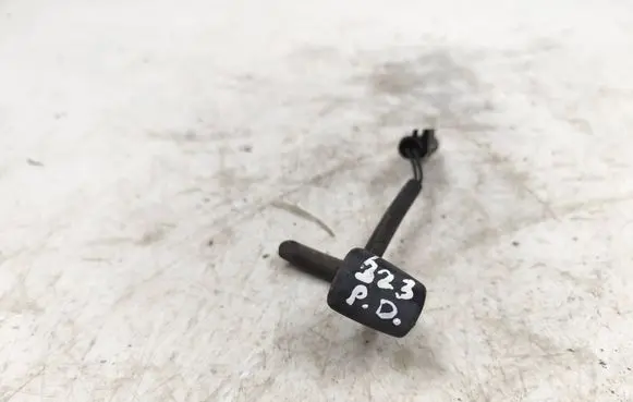 BMW 5 E60 E61 Windshield washer spray nozzle 7137969