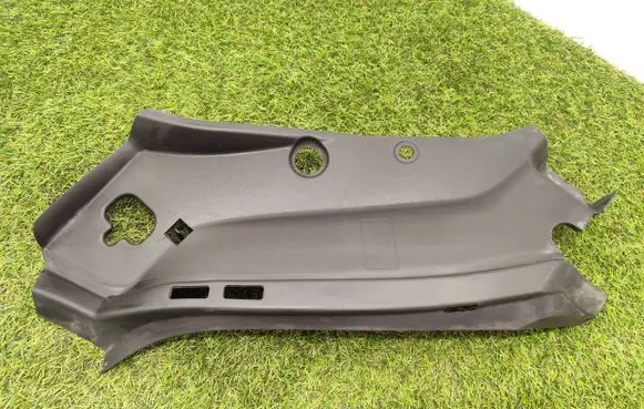 Engine bonnet/hood lock trim molding