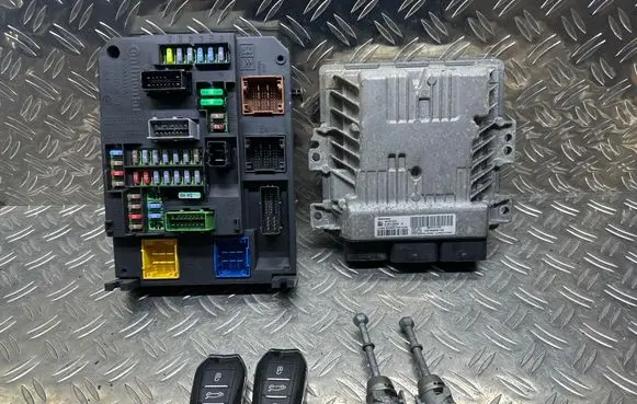 Citroen C4 II Picasso Engine ECU kit and lock set S180123008C 9804127280 9666681180