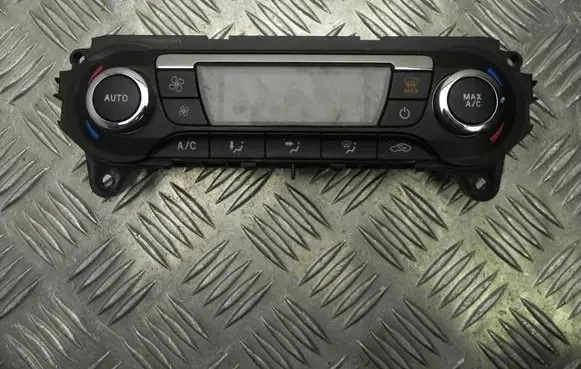 Ford Focus Climate control unit BM5T18C612CL Y828