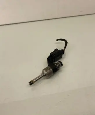 Audi A1 Fuel injector 03C906036M