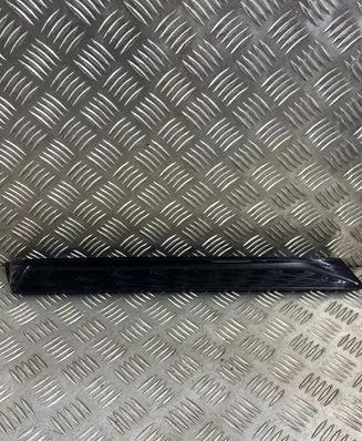 Tailgate/trunk spoiler