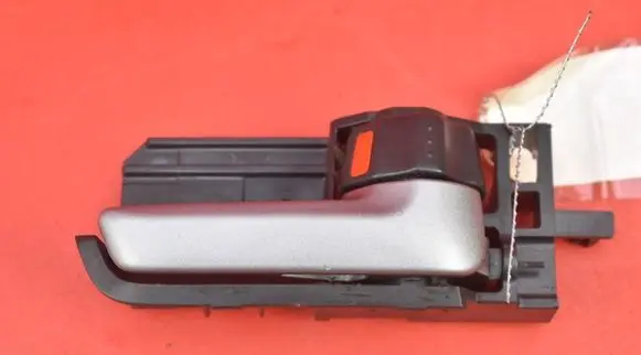 Suzuki SX4 Front door interior handle 