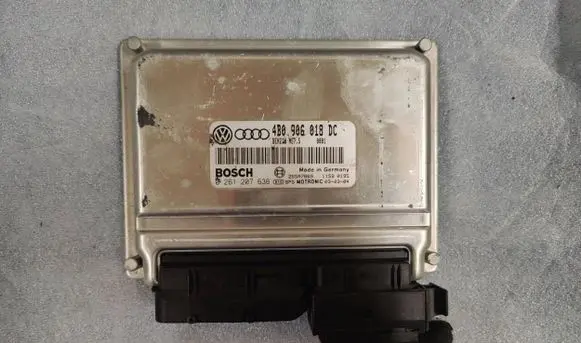 Audi A4 S4 B6 8E 8H Engine control unit/module 4B0906018DC 0261207636 26SA7869