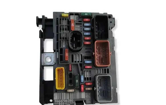 Peugeot 308 Fuse module 9664706280 BSMR05