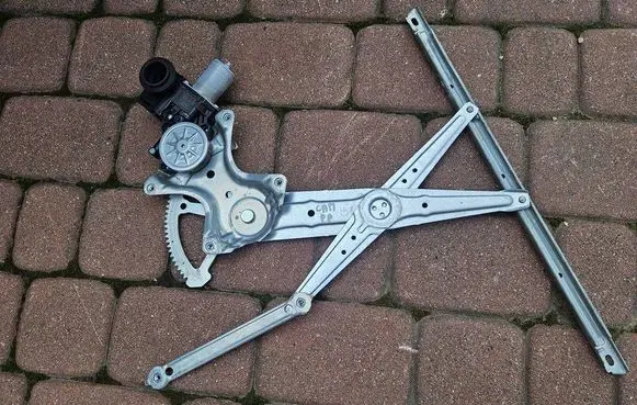 Toyota Camry VIII XV70 Front door window regulator with motor 85710-33240-