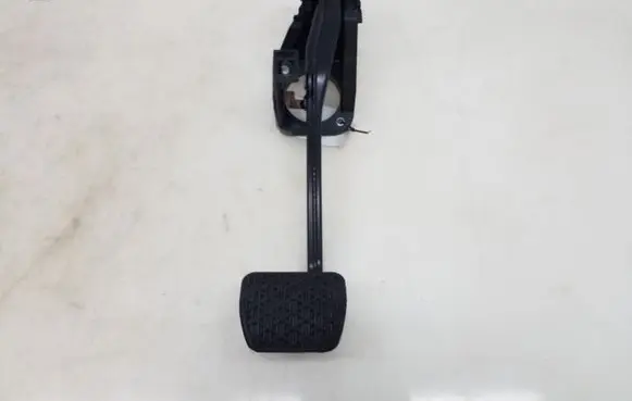 Mercedes-Benz A W176 Brake pedal A2462920308