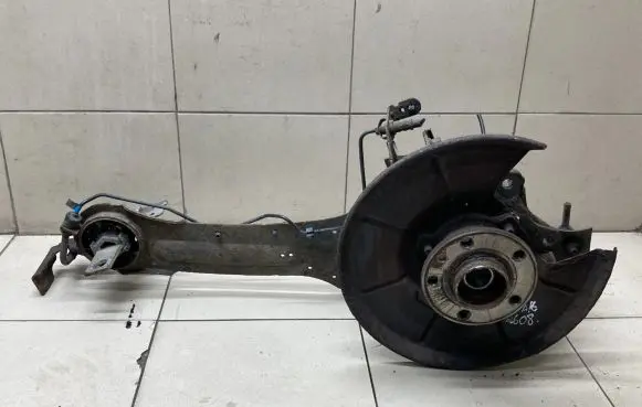 Rear wheel hub spindle/knuckle
