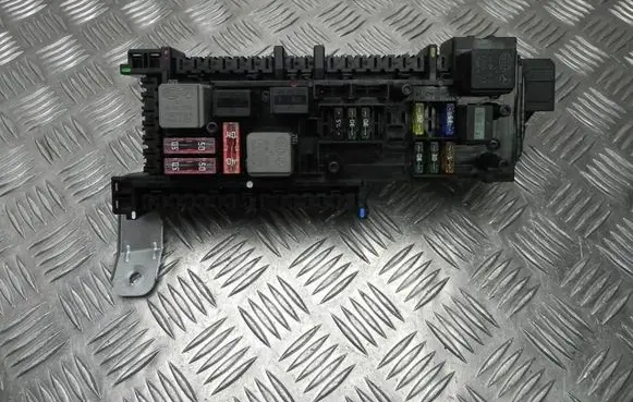 Mercedes-Benz C AMG W204 Fuse box set 016706581A K813
