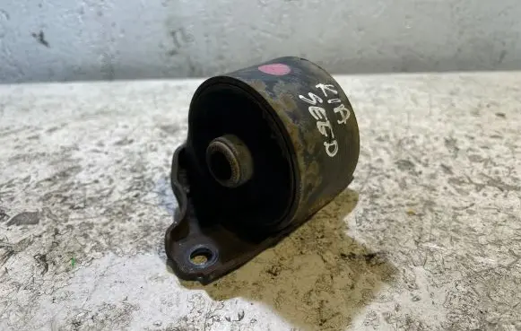 KIA Ceed Engine mount bracket