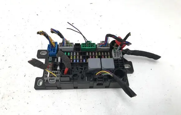 Jaguar E-Pace Fuse module M8D214A073BA 59CW13F04B