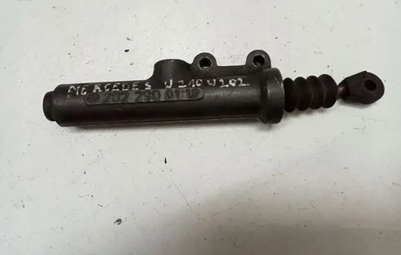 Mercedes-Benz E W210 Clutch master cylinder 2022900112