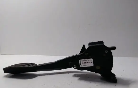 Accelerator throttle pedal