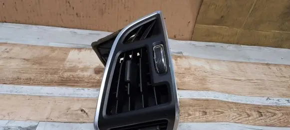 Ford C-MAX II Dash center air vent grill AM51R018B08AGW AM51R018B08