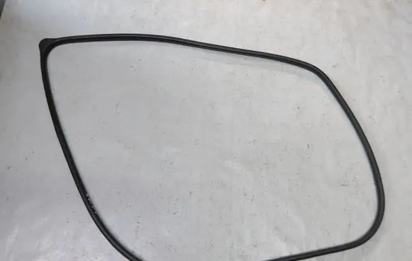 Suzuki Vitara (LY) Front door rubber seal