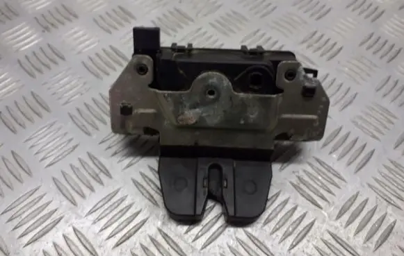 Opel Astra H Tailgate exterior lock 495058724