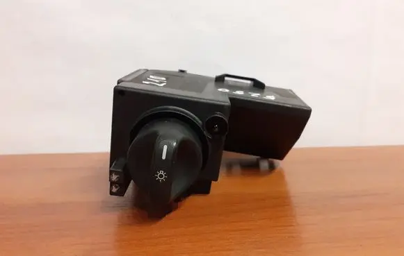 Mercedes-Benz E W210 Light switch 2105451404 5250