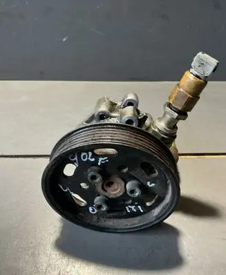 Volkswagen Golf IV Power steering pump 