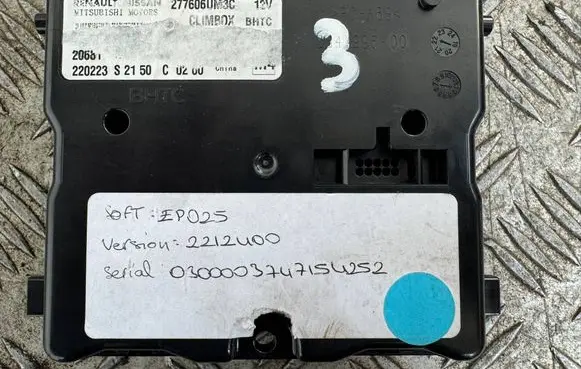 Nissan Qashqai J12 Air conditioner control unit module 277606UM3C