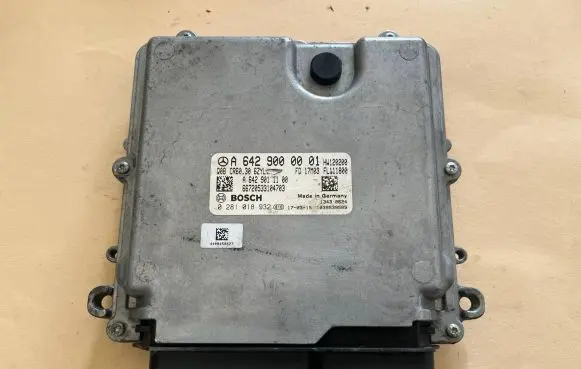 Mercedes-Benz Sprinter W906 Engine control unit/module A6429000001 0281018932