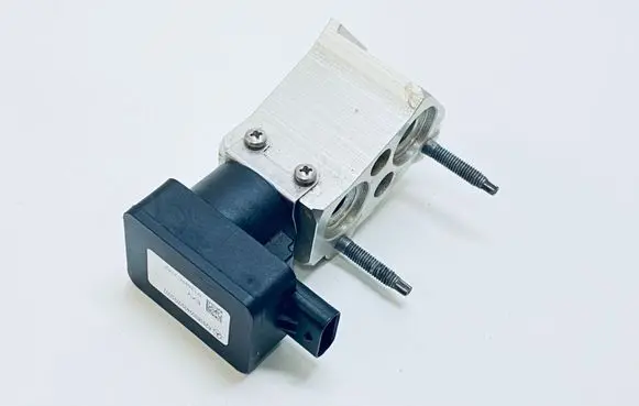 Mercedes-Benz EQC Air conditioning (A/C) expansion valve A2938309400