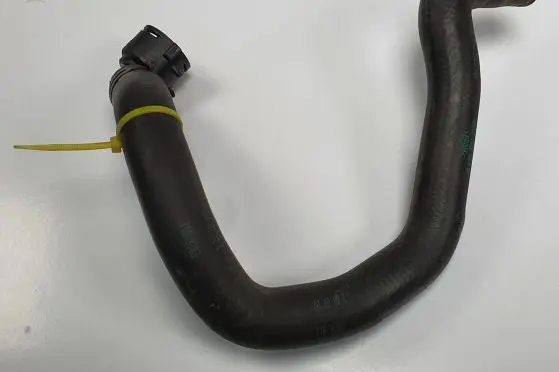 Volkswagen PASSAT B5.5 Engine coolant pipe/hose 3B0122157M