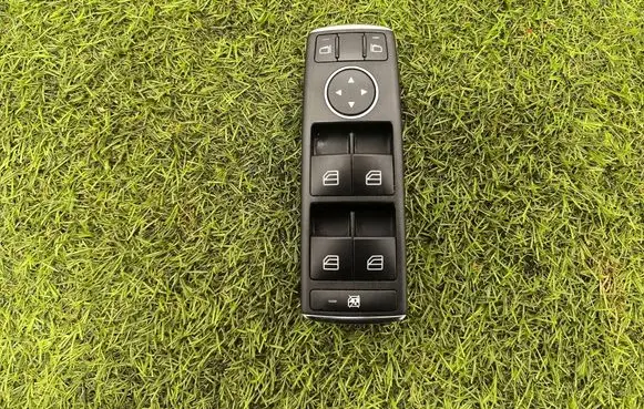 Mercedes-Benz C W204 Electric window control switch A2049055302