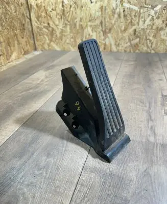 Mercedes-Benz C W204 Accelerator throttle pedal A2043000004