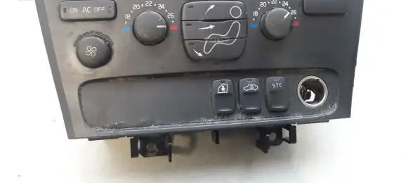 Volvo S60 Climate control unit 8682930